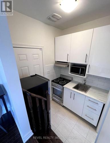 6 Cedarland Road, Brampton (Brampton West), ON - Indoor Photo Showing Kitchen