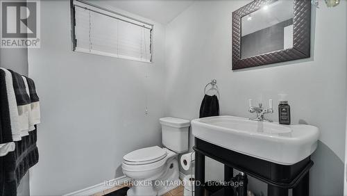 30 Shalfleet Boulevard, Brantford, ON - Indoor Photo Showing Bathroom