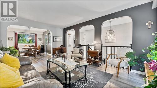 30 Shalfleet Boulevard, Brantford, ON - Indoor Photo Showing Living Room