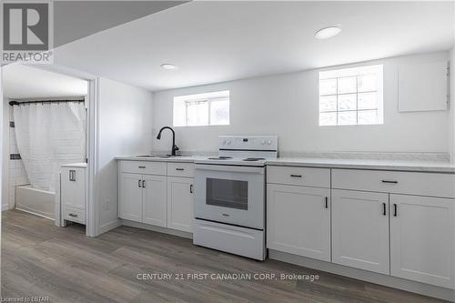 420 Egerton Street, London, ON - Indoor Photo Showing Kitchen