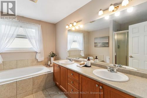 1748 Creekside Street, London, ON - Indoor Photo Showing Bathroom