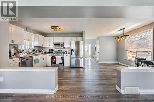 1238 Darnley Boulevard, London, ON - Indoor Photo Showing Kitchen With Upgraded Kitchen