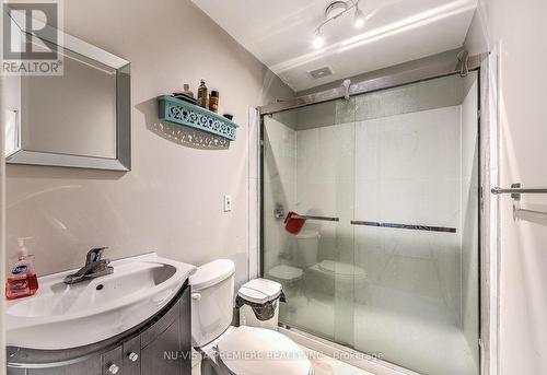 1238 Darnley Boulevard, London, ON - Indoor Photo Showing Bathroom