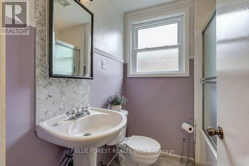 11 Mcalpine Avenue, London, ON - Indoor Photo Showing Bathroom