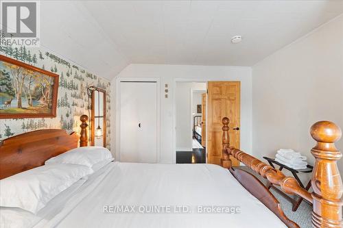 32 Queen Street, Prince Edward County (Picton), ON - Indoor Photo Showing Bedroom