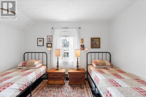 32 Queen Street, Prince Edward County (Picton), ON - Indoor Photo Showing Bedroom