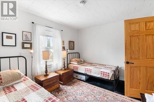 32 Queen Street, Prince Edward County (Picton), ON - Indoor Photo Showing Bedroom