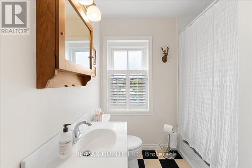 32 Queen Street, Prince Edward County (Picton), ON - Indoor Photo Showing Bathroom