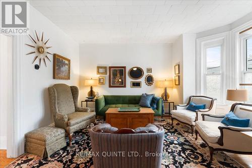 32 Queen Street, Prince Edward County (Picton), ON - Indoor Photo Showing Living Room