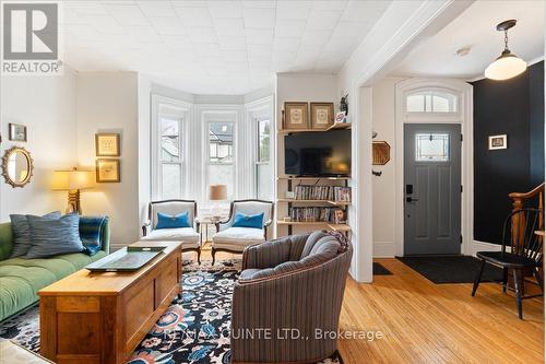 32 Queen Street, Prince Edward County (Picton), ON - Indoor Photo Showing Living Room