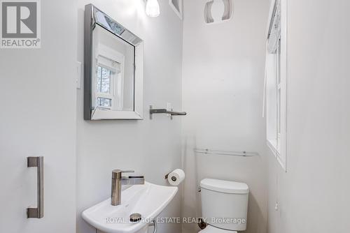 286 Coxwell Avenue, Toronto (Greenwood-Coxwell), ON - Indoor Photo Showing Bathroom