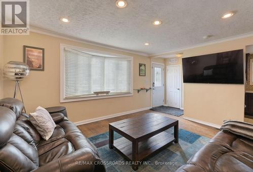 588 Brimley Road, Toronto (Eglinton East), ON - Indoor Photo Showing Living Room