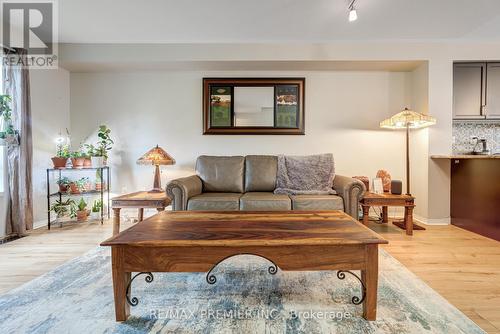 84 Harbourside Drive N, Whitby, ON - Indoor Photo Showing Living Room