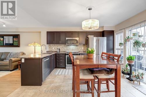 84 Harbourside Drive N, Whitby, ON - Indoor Photo Showing Kitchen With Upgraded Kitchen