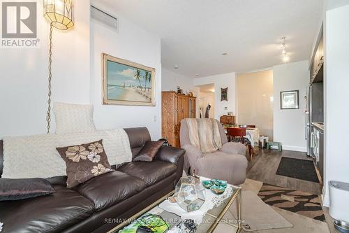 204 - 4800 Highway 7, Vaughan, ON - Indoor Photo Showing Living Room