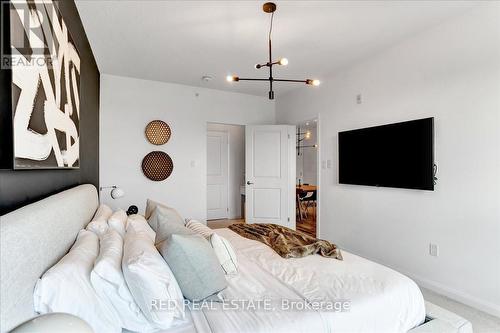 616 - 302 Essa Road, Barrie (400 West), ON - Indoor Photo Showing Bedroom