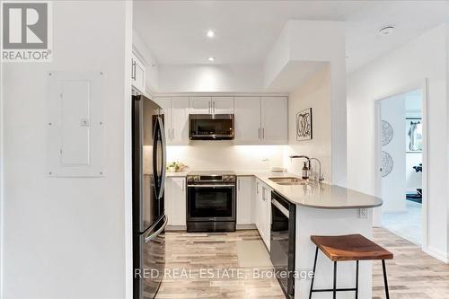 616 - 302 Essa Road, Barrie, ON - Indoor Photo Showing Kitchen With Double Sink With Upgraded Kitchen