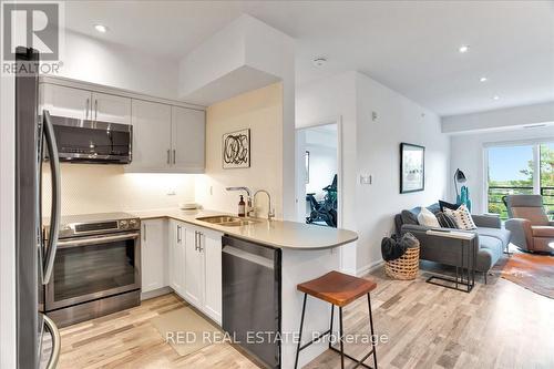 616 - 302 Essa Road, Barrie, ON - Indoor Photo Showing Kitchen With Double Sink With Upgraded Kitchen