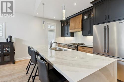 Breakfast Bar - 7 Sassafras Row, Fort Erie, ON - Indoor Photo Showing Kitchen With Double Sink With Upgraded Kitchen