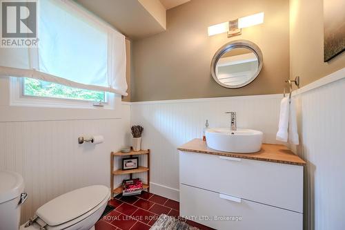 940 Watson Road, Puslinch, ON - Indoor Photo Showing Bathroom