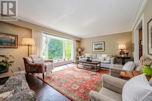 940 Watson Road, Puslinch, ON - Indoor Photo Showing Living Room