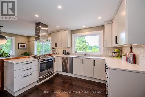 940 Watson Road, Puslinch, ON - Indoor Photo Showing Kitchen With Upgraded Kitchen