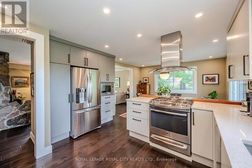 940 Watson Road, Puslinch, ON - Indoor Photo Showing Kitchen With Upgraded Kitchen