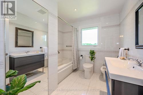 940 Watson Road, Puslinch, ON - Indoor Photo Showing Bathroom