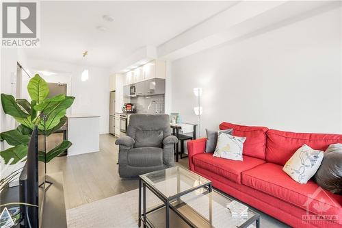 255 Bay Street Unit#708, Ottawa, ON - Indoor Photo Showing Living Room