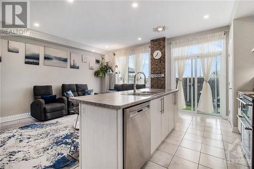 112 Livorno Court, Ottawa, ON - Indoor Photo Showing Kitchen