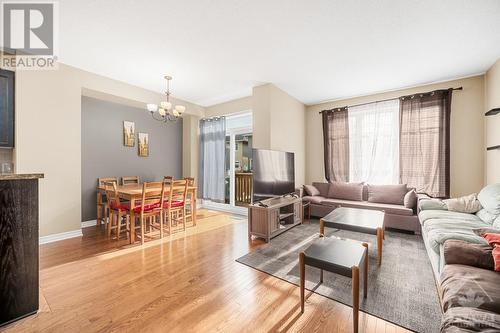 334 Grammond Circle, Ottawa, ON - Indoor Photo Showing Living Room