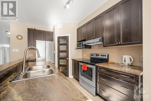 334 Grammond Circle, Ottawa, ON - Indoor Photo Showing Kitchen With Double Sink With Upgraded Kitchen