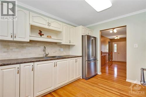 548 Loucks Drive, Russell, ON - Indoor Photo Showing Kitchen With Double Sink