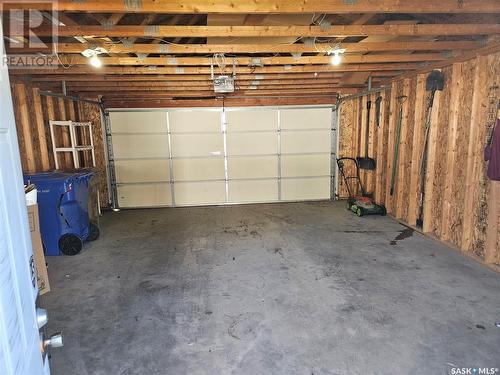 471 Froom Crescent, Regina, SK - Indoor Photo Showing Garage