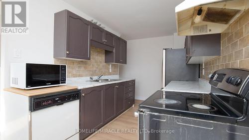 8 Hillbank Trail, Brampton (Central Park), ON - Indoor Photo Showing Kitchen With Double Sink