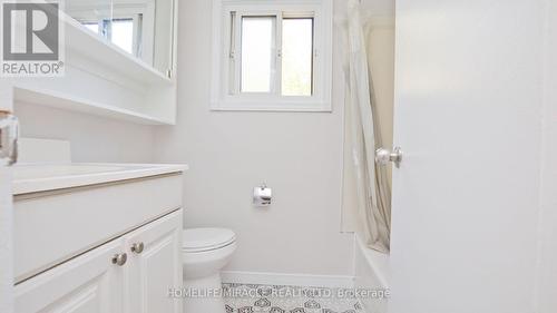 8 Hillbank Trail, Brampton (Central Park), ON - Indoor Photo Showing Bathroom