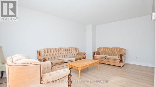 8 Hillbank Trail, Brampton (Central Park), ON - Indoor Photo Showing Living Room