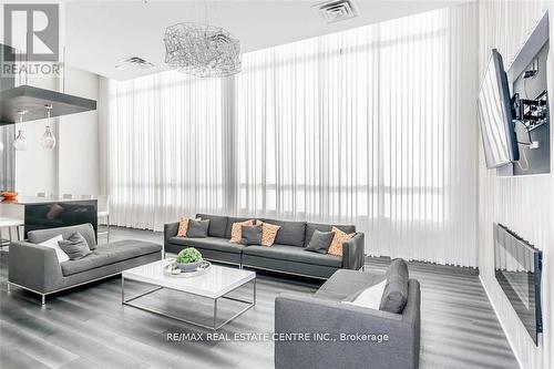 231 - 3170 Erin Mills Parkway, Mississauga, ON - Indoor Photo Showing Living Room