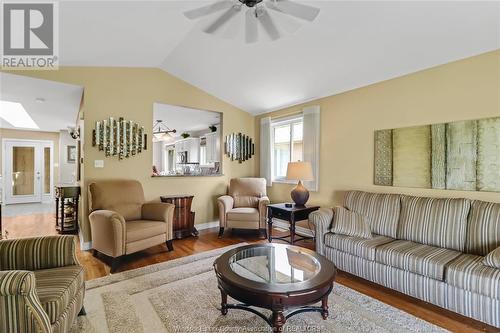 1217 Imperial Crescent, Windsor, ON - Indoor Photo Showing Living Room