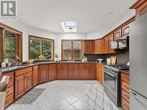 1339 County Rd 27, Lakeshore, ON - Indoor Photo Showing Kitchen With Double Sink