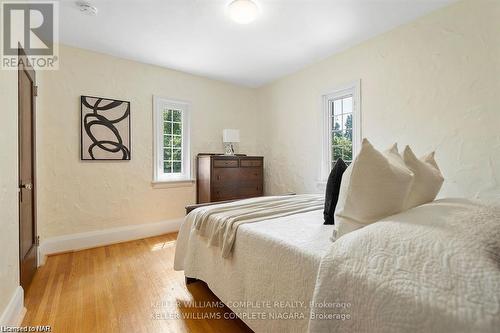 3855 St. James Avenue, Niagara Falls, ON - Indoor Photo Showing Bedroom