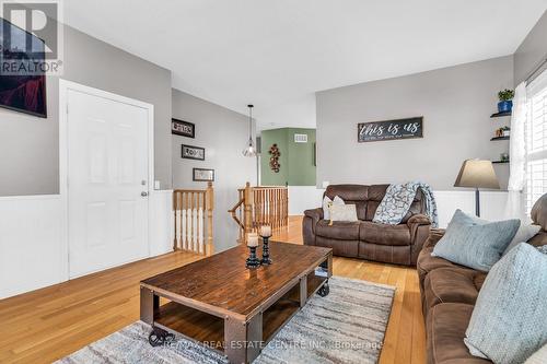 253 Berry Street, Shelburne, ON - Indoor Photo Showing Living Room