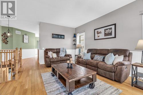 253 Berry Street, Shelburne, ON - Indoor Photo Showing Living Room