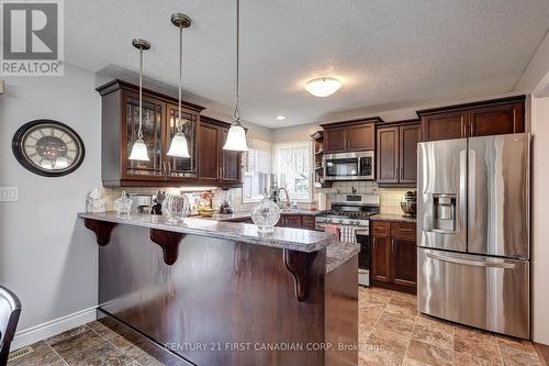 5160 Wales Crescent, Aylmer (Ay), ON - Indoor Photo Showing Kitchen With Upgraded Kitchen