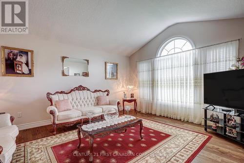 5160 Wales Crescent, Aylmer (Ay), ON - Indoor Photo Showing Living Room