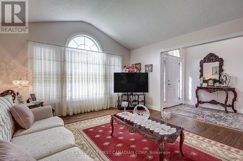 5160 Wales Crescent, Aylmer (Ay), ON - Indoor Photo Showing Living Room