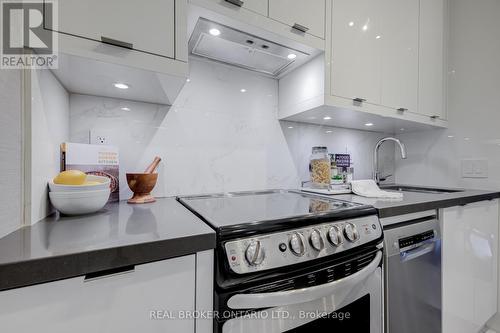 104 - 21 Scollard Street, Toronto (Annex), ON - Indoor Photo Showing Kitchen With Upgraded Kitchen