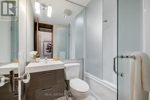 104 - 21 Scollard Street, Toronto (Annex), ON - Indoor Photo Showing Bathroom