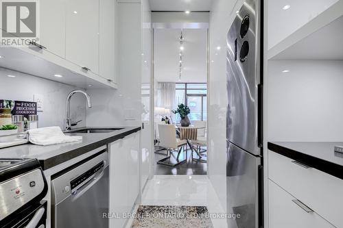 104 - 21 Scollard Street, Toronto, ON - Indoor Photo Showing Kitchen With Upgraded Kitchen