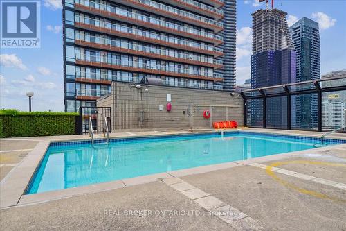 409 - 25 Maitland Street, Toronto (Church-Yonge Corridor), ON - Outdoor With In Ground Pool